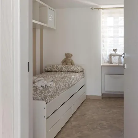 Stella Bianca سافيلّيتري